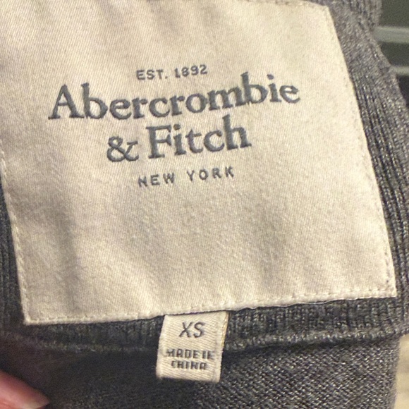 Abercrombie & Fitch Heather Gray V-Neck Sweater - Picture 6 of 6